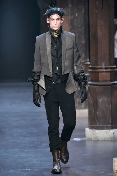 Look 17